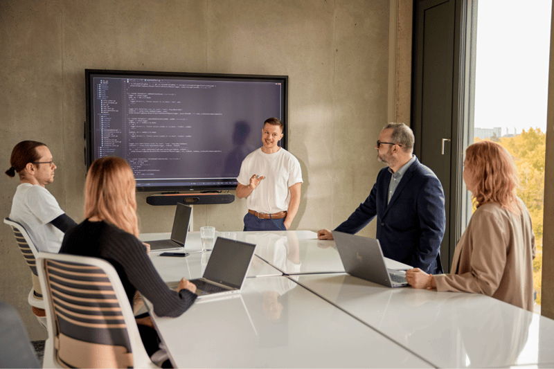 Meeting eines Software-Teams von netgo am Berliner Standort