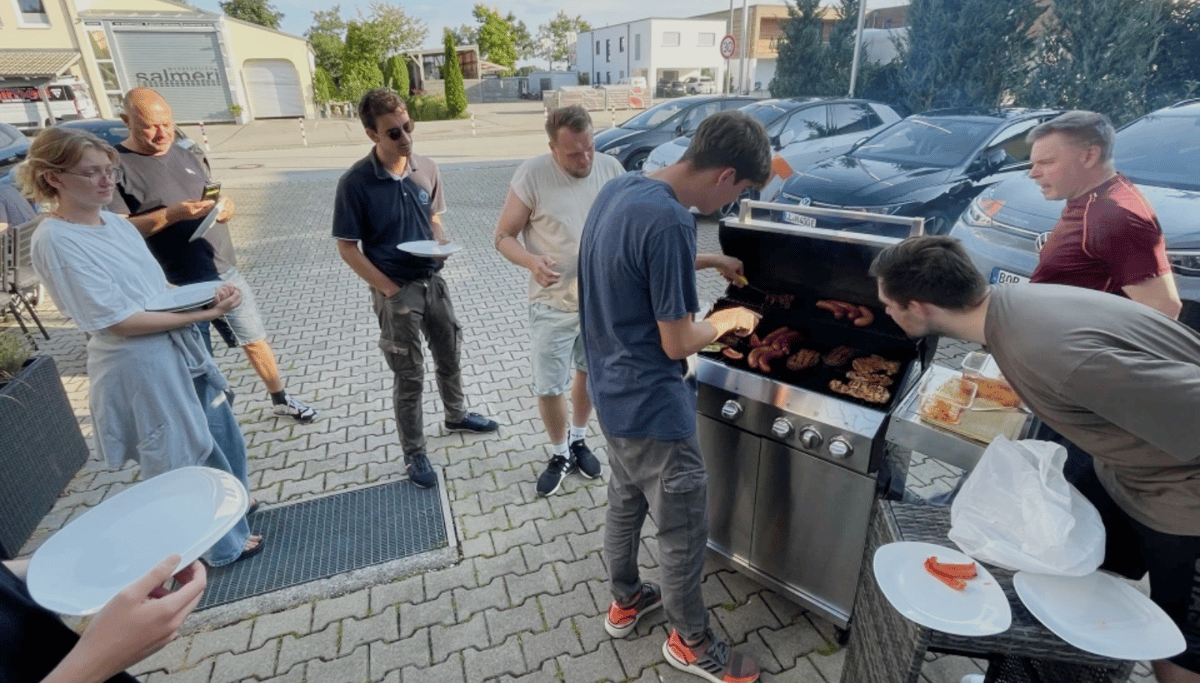 Gemeinsames Grillen bei der netgo tax GmbH